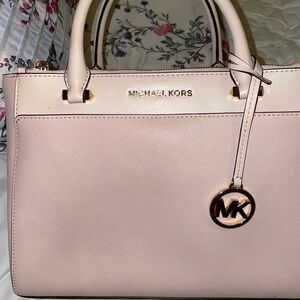 Light pink Michael kors purse